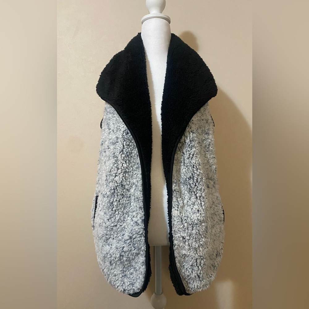 CC Exclusives Girlie Girl Original Sherpa Vest Reversible women’s small